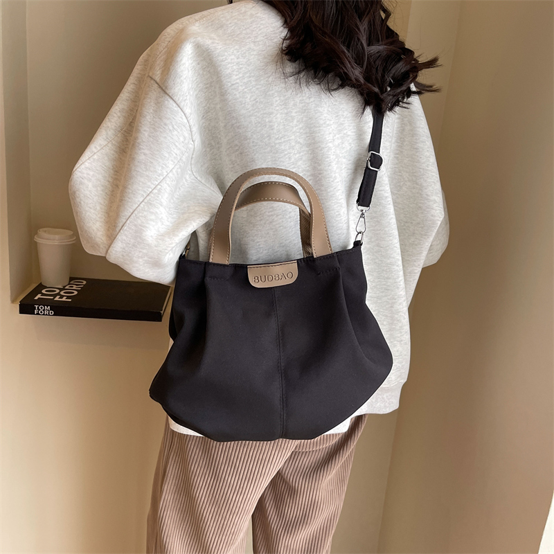 Women's Canvas Solid Color Classic Style Sewing Thread Square Zipper Handbag display picture 10