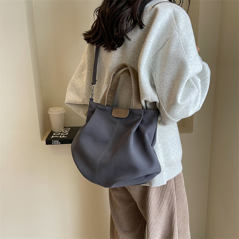 Women's Canvas Solid Color Classic Style Sewing Thread Square Zipper Handbag display picture 16