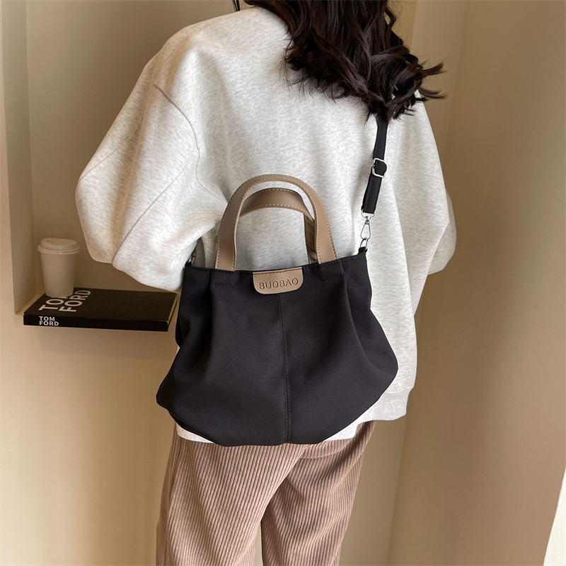 Women's Canvas Solid Color Classic Style Sewing Thread Square Zipper Handbag display picture 1