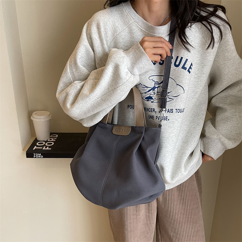 Women's Canvas Solid Color Classic Style Sewing Thread Square Zipper Handbag display picture 20