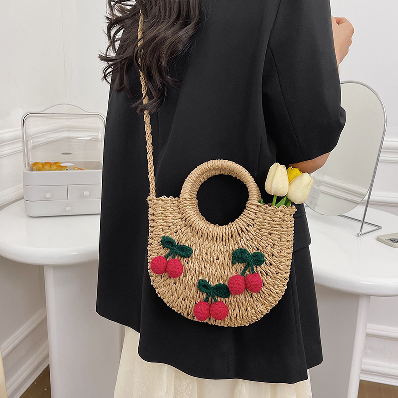 Women's Braid Fruit Solid Color Beach Sewing Thread String Handbag display picture 7
