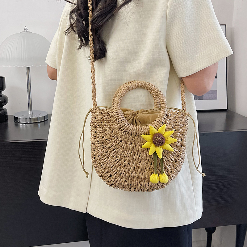 Women's Braid Solid Color Flower Beach Sewing Thread String Handbag display picture 4