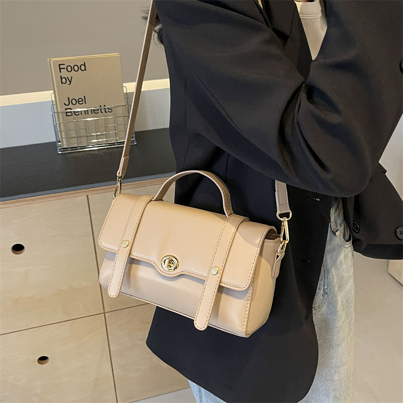 Women's Pu Leather Solid Color Classic Style Sewing Thread Flip Cover Handbag display picture 16