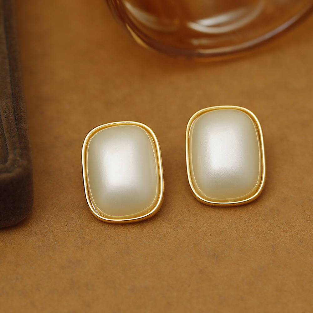 1 Pair Elegant Formal Sweet Square Plating Copper 18K Gold Plated Ear Studs display picture 3