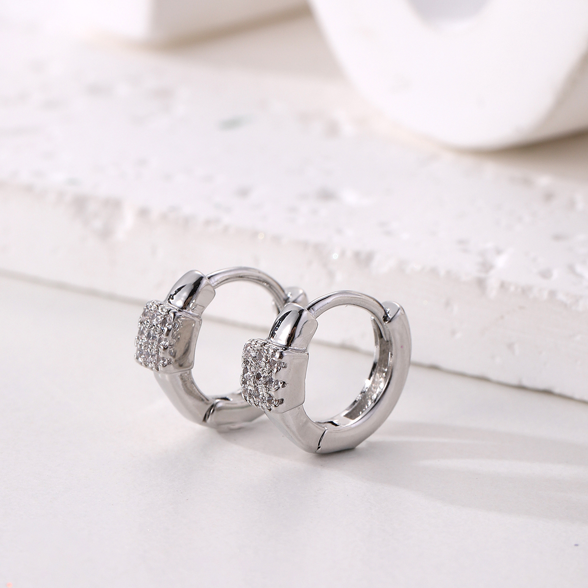 1 Pair Elegant Simple Style Square Copper Zircon White Gold Plated Hoop Earrings display picture 4