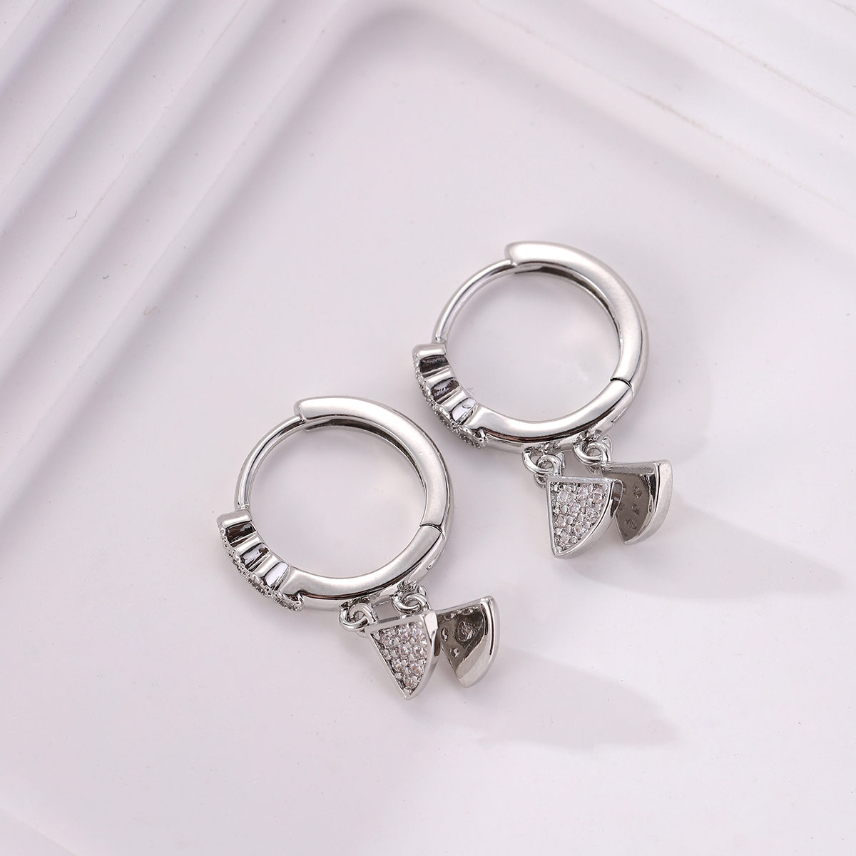 1 Pair Elegant Solid Color Sector Steel Zircon White Gold Plated Drop Earrings display picture 5