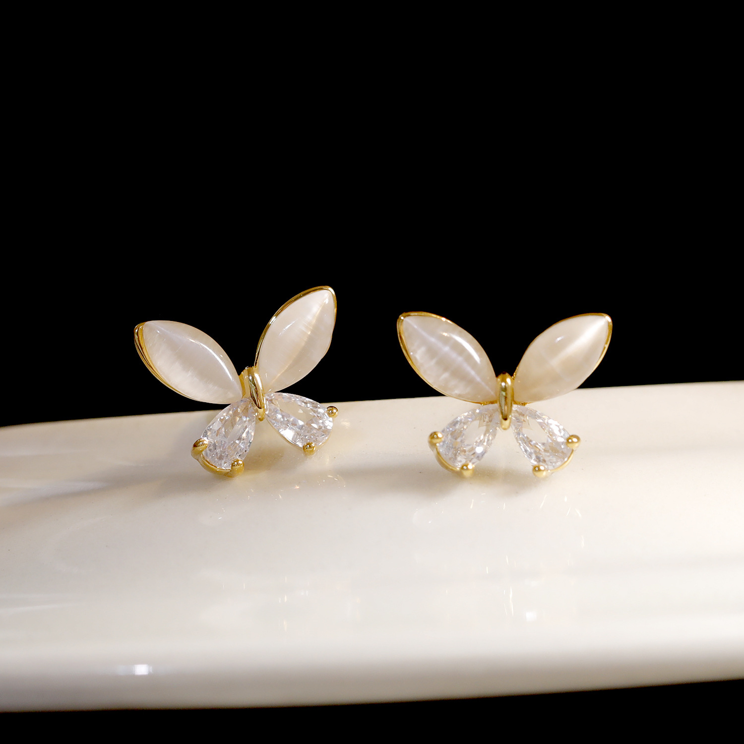 1 Par Elegante Estilo Simple Mariposa Cobre Chapados en oro de 18k Pendientes display picture 2