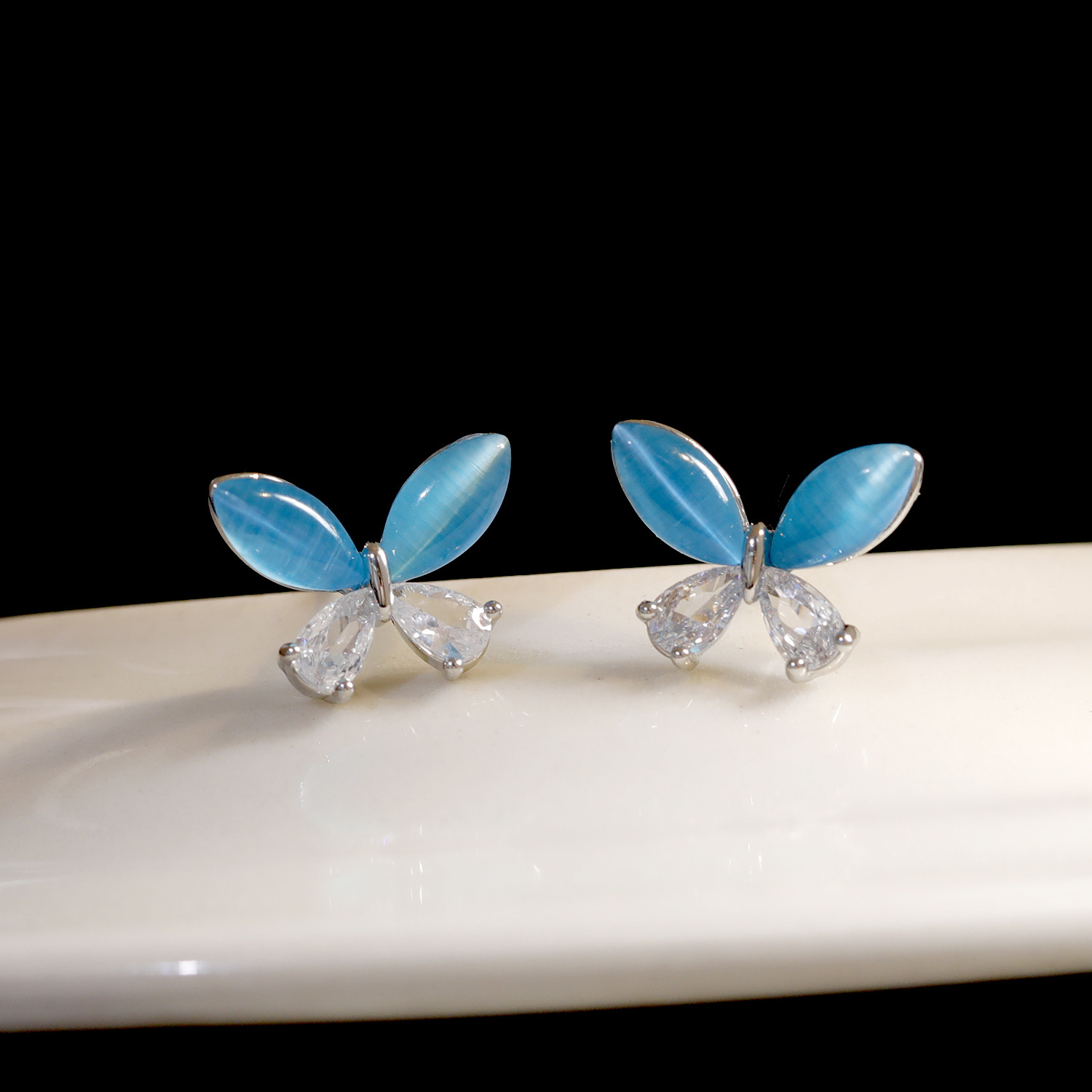 1 Pair Elegant Simple Style Butterfly Copper 18K Gold Plated Ear Studs display picture 1