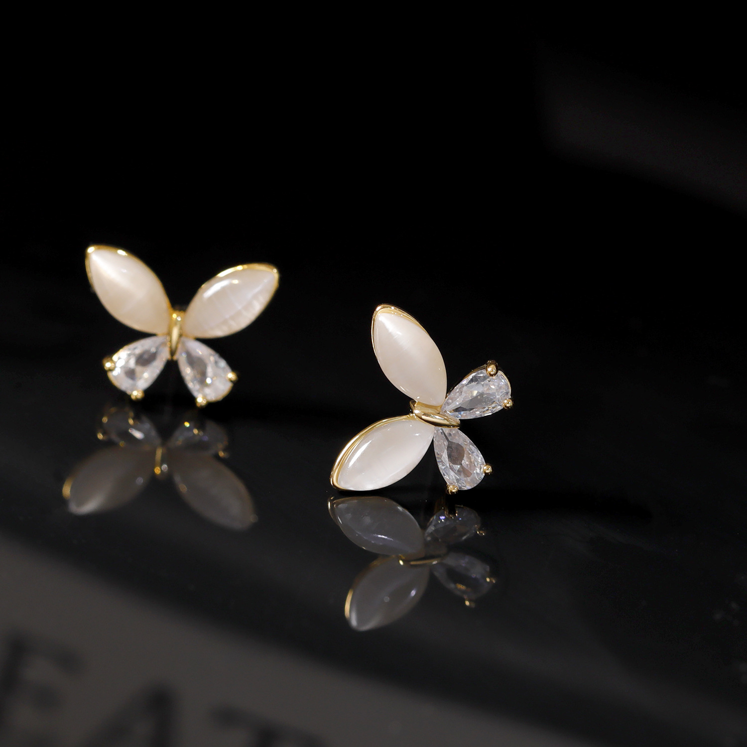 1 Par Elegante Estilo Simple Mariposa Cobre Chapados en oro de 18k Pendientes display picture 4