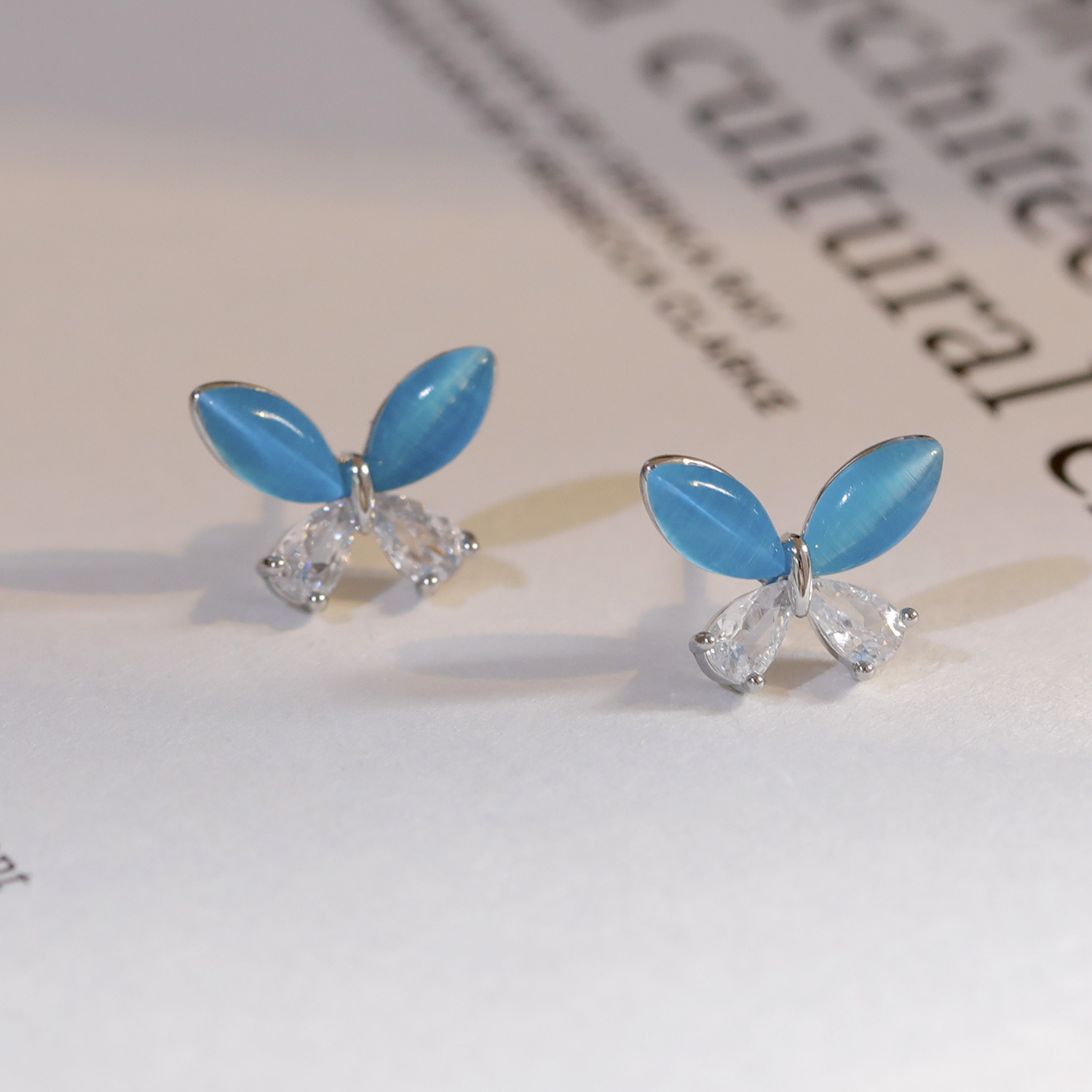 1 Par Elegante Estilo Simple Mariposa Cobre Chapados en oro de 18k Pendientes display picture 3