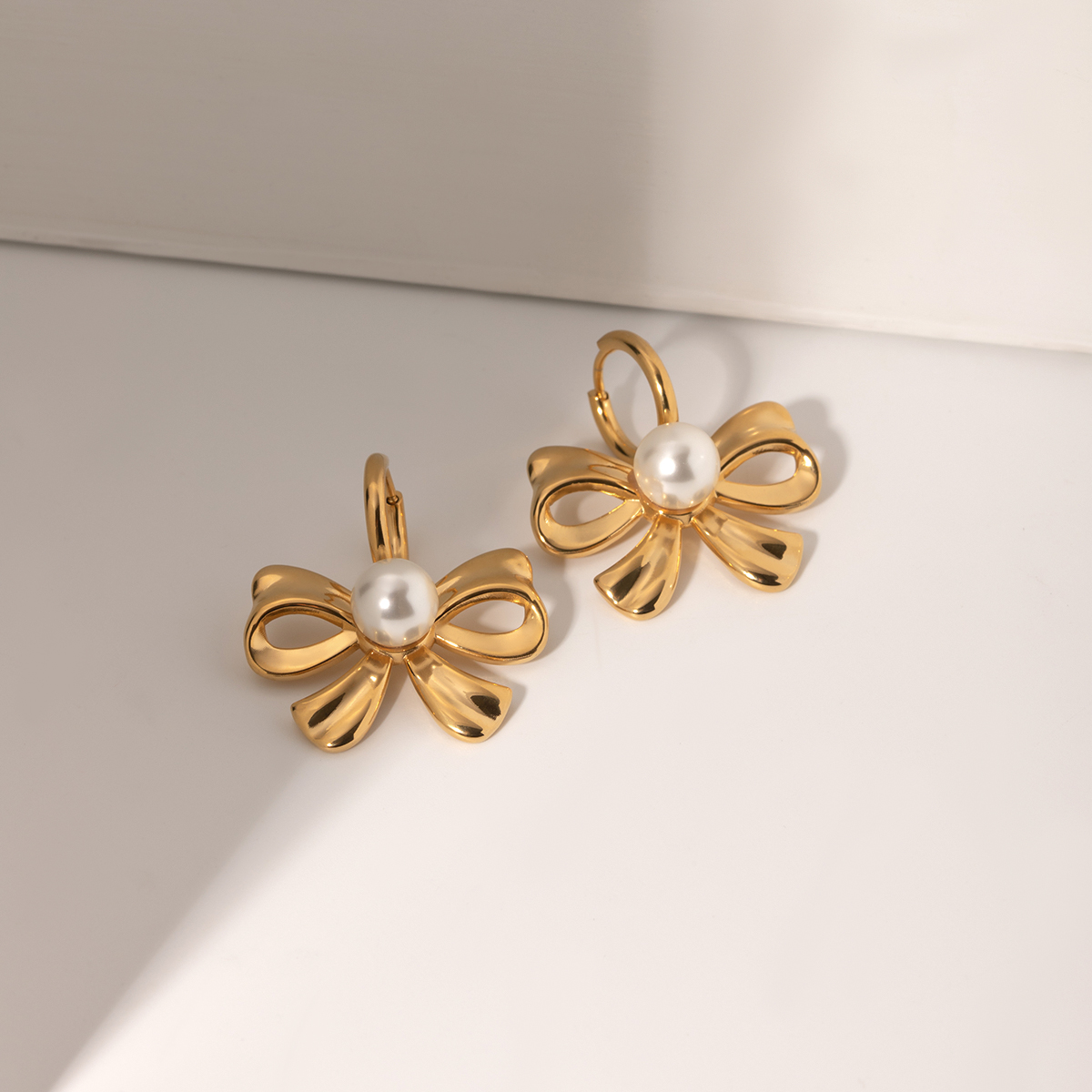 1 Paar IG-Stil Bogenknoten Inlay Edelstahl 304 Künstliche Perlen 18 Karat Vergoldet Tropfenohrringe display picture 3