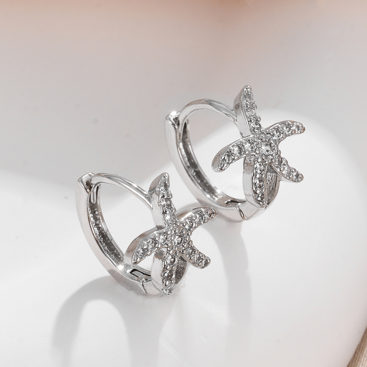 1 Pair Elegant Cute Starfish Copper Zircon Silver Plated Hoop Earrings display picture 1