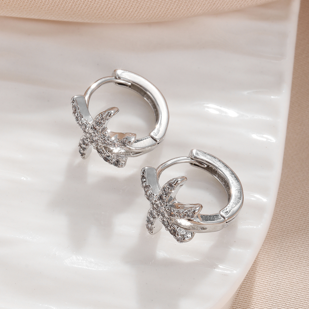 1 Pair Elegant Cute Starfish Copper Zircon Silver Plated Hoop Earrings display picture 7
