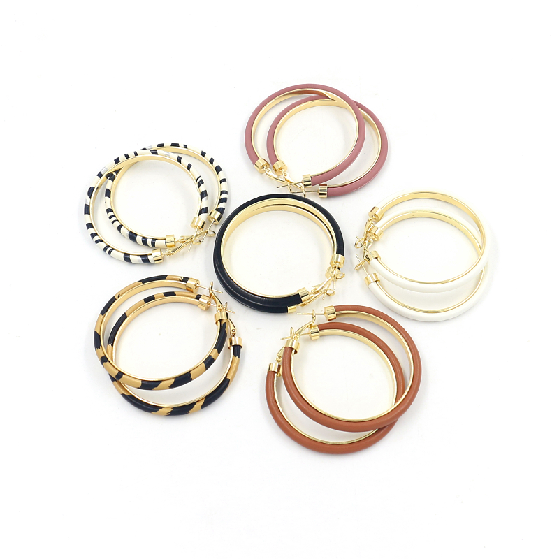 1 Pair Casual Simple Style Color Block Pu Leather Alloy Iron Hoop Earrings display picture 6