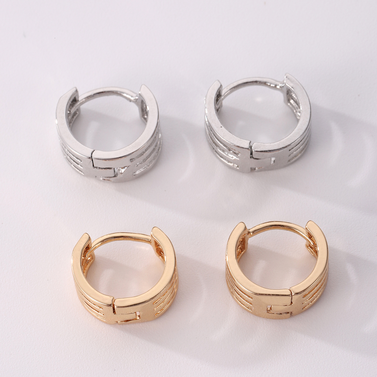 1 Pair Elegant Solid Color Stripe Copper K Gold Plated Silver Plated Hoop Earrings display picture 7