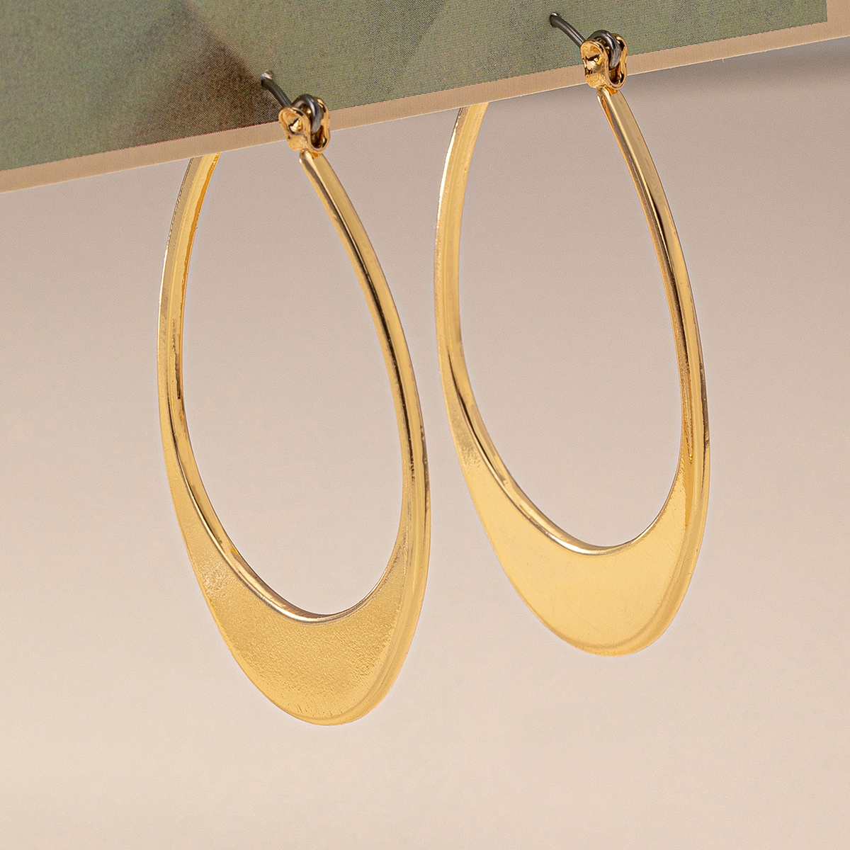 1 Paar Übertrieben Einfacher Stil Pendeln Einfarbig Aushöhlen Ferrolegierung Ohrringe display picture 3