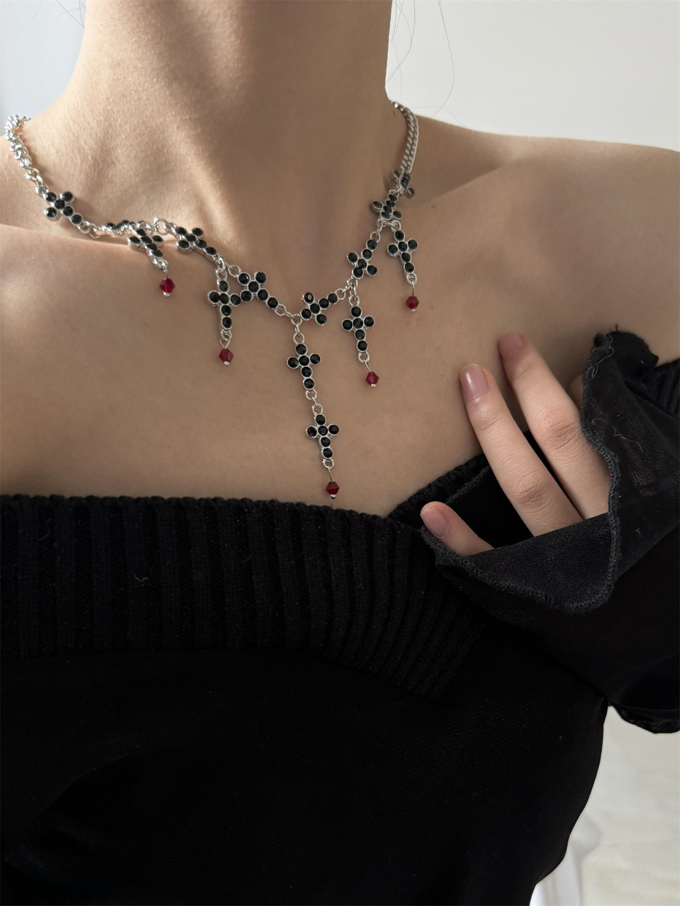 Casual Hip-Hop Vintage Style Cross Stainless Steel Alloy Necklace 304/Artificial Crystal Inlay Artificial Rhinestones Silver Plated Women's Pendant Necklace Sweater Chain display picture 3