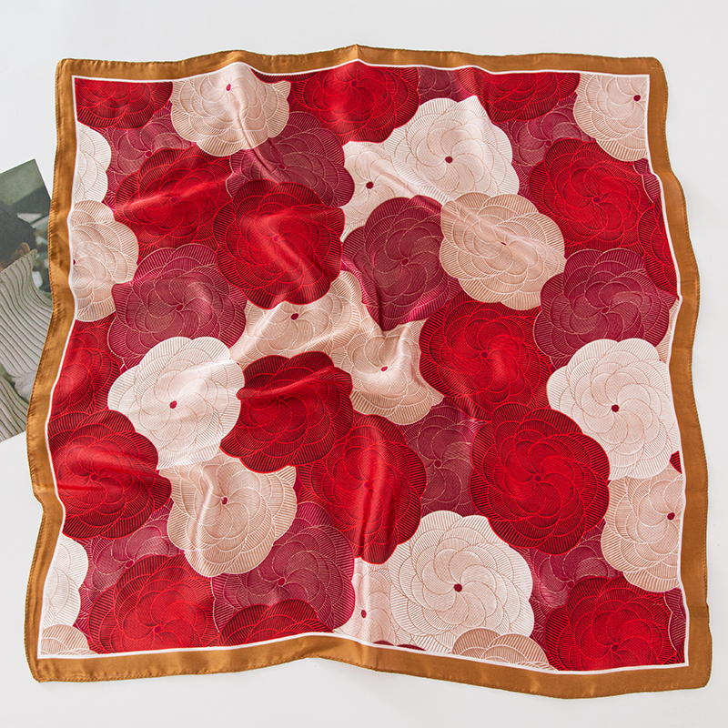 Women's IG Style Shamrock Flower Satin Printing And Dyeing Printing Flowers Silk Scarf display picture 4