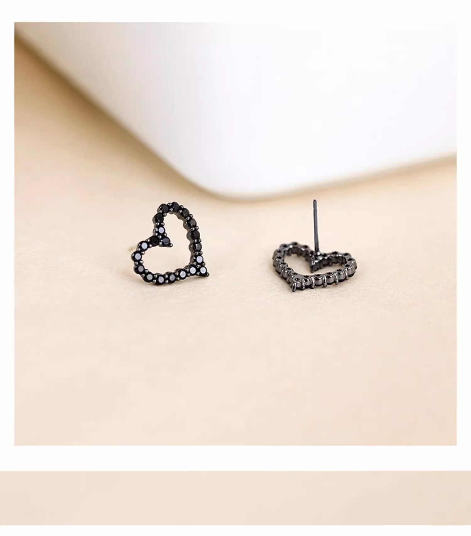 1 Pair Elegant Cute Luxurious Heart Shape Hollow Out Inlay Copper Alloy Brass Zircon 18K Gold Plated Black Plated Gun Ear Studs display picture 4