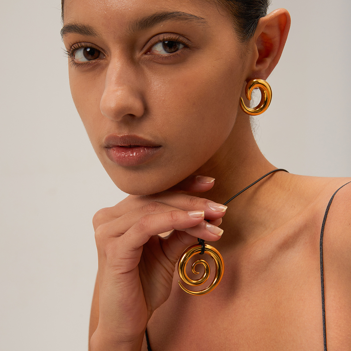 Estilo IG Estilo Simple Espiral Acero Inoxidable Cuerda De Cera Chapados en oro de 18k Mujeres Collar Colgante display picture 7