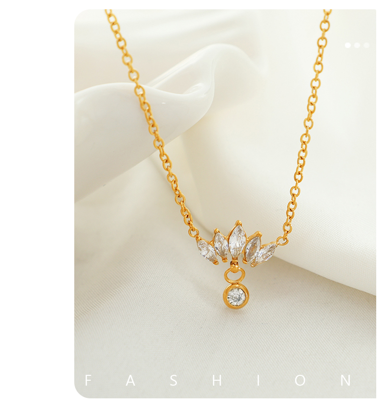 Acero Titanio Chapados en oro de 18k Elegante Brillante Corona Embutido Diamantes De Imitación Collar Colgante display picture 5