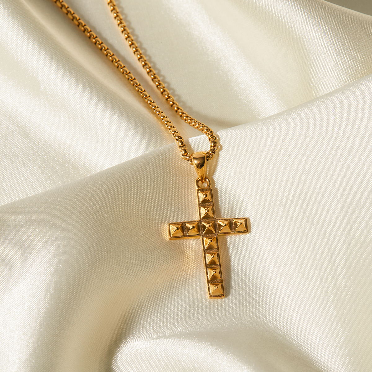 Stainless Steel 18K Gold Plated IG Style Cross Rivet Pendant Necklace display picture 10