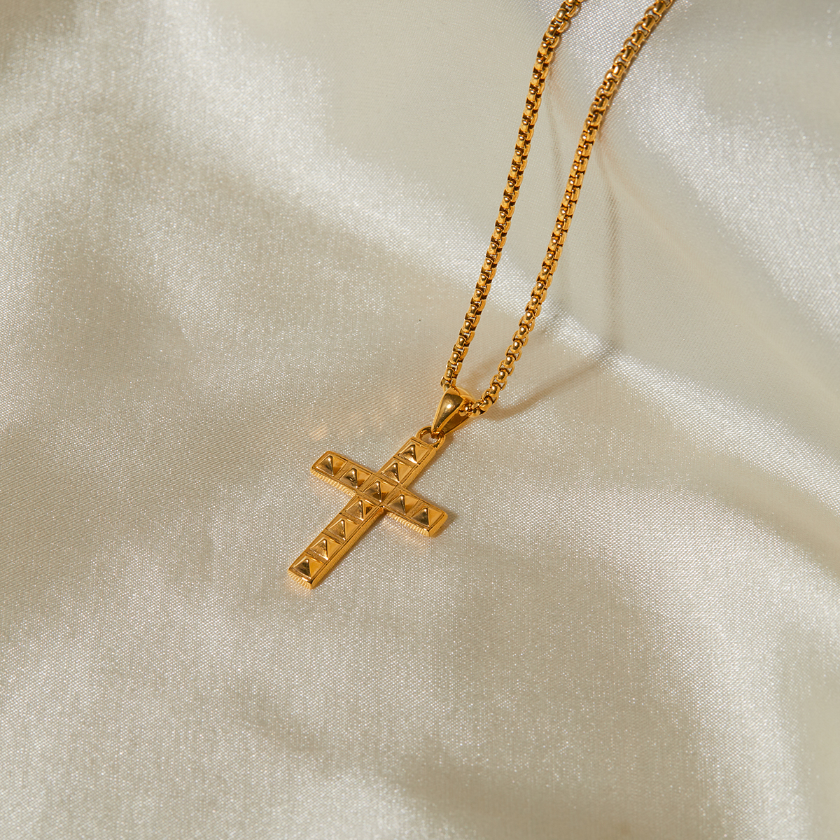 Stainless Steel 18K Gold Plated IG Style Cross Rivet Pendant Necklace display picture 11
