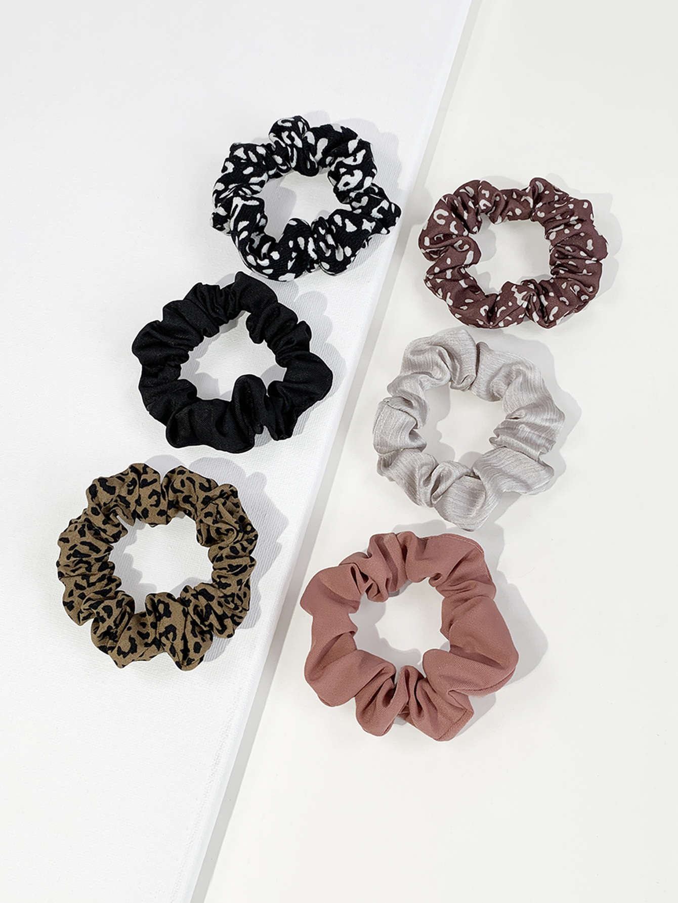 Women's Simple Style Color Block Solid Color Cloth Pleated Hair Tie display picture 5