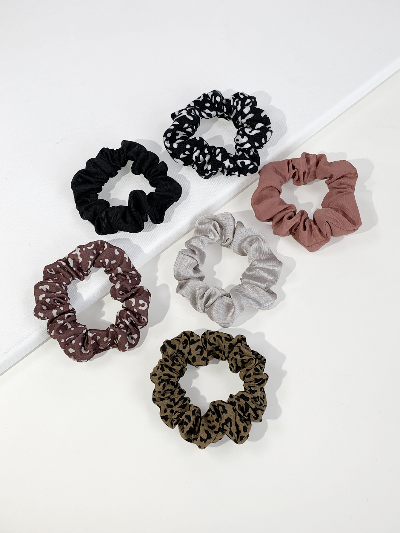 Women's Simple Style Color Block Solid Color Cloth Pleated Hair Tie display picture 3
