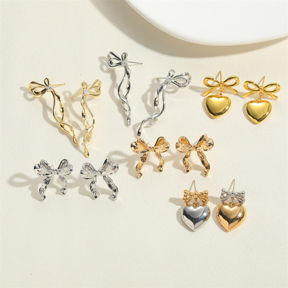 1 Paire Style Vintage Style Simple Commuer Forme De Cœur Noeud D'Arc Incruster Le Cuivre Zircon Plaqué Or 14K Boucles D'oreilles Boucles D'Oreilles display picture 5