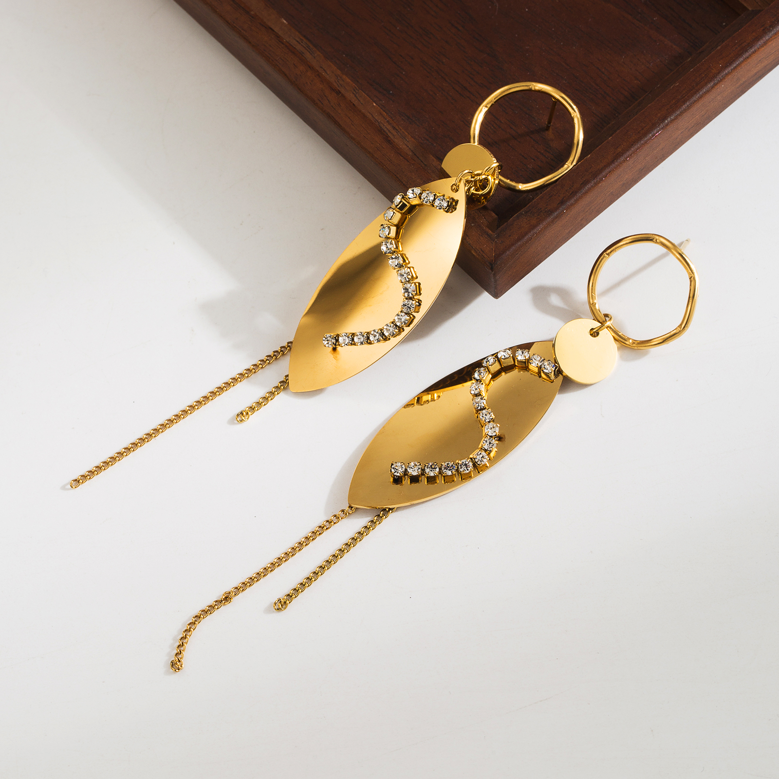 1 Pair Simple Style Asymmetrical Plating Inlay Stainless Steel Rhinestones Pearl 18K Gold Plated Drop Earrings display picture 1