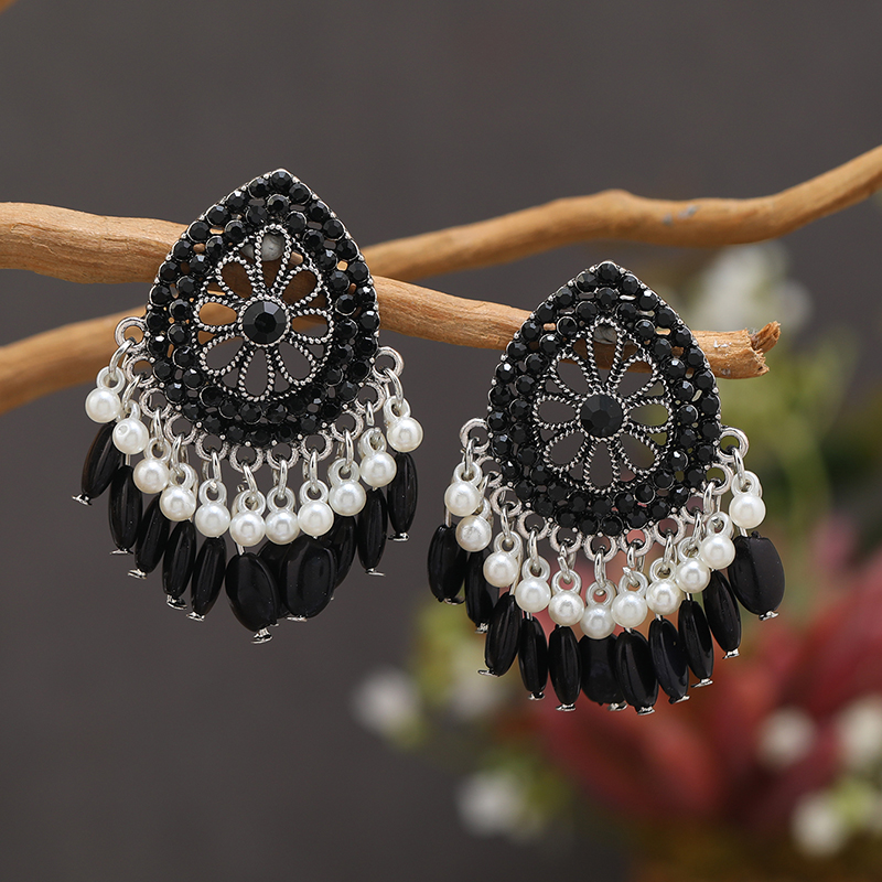 1 Pair Retro Simple Style Water Droplets Flower Tassel Hollow Out Inlay Alloy Rhinestones Silver Plated Drop Earrings display picture 1