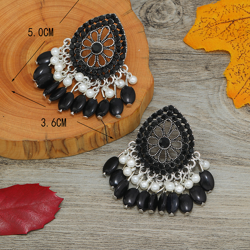 1 Pair Retro Simple Style Water Droplets Flower Tassel Hollow Out Inlay Alloy Rhinestones Silver Plated Drop Earrings display picture 9