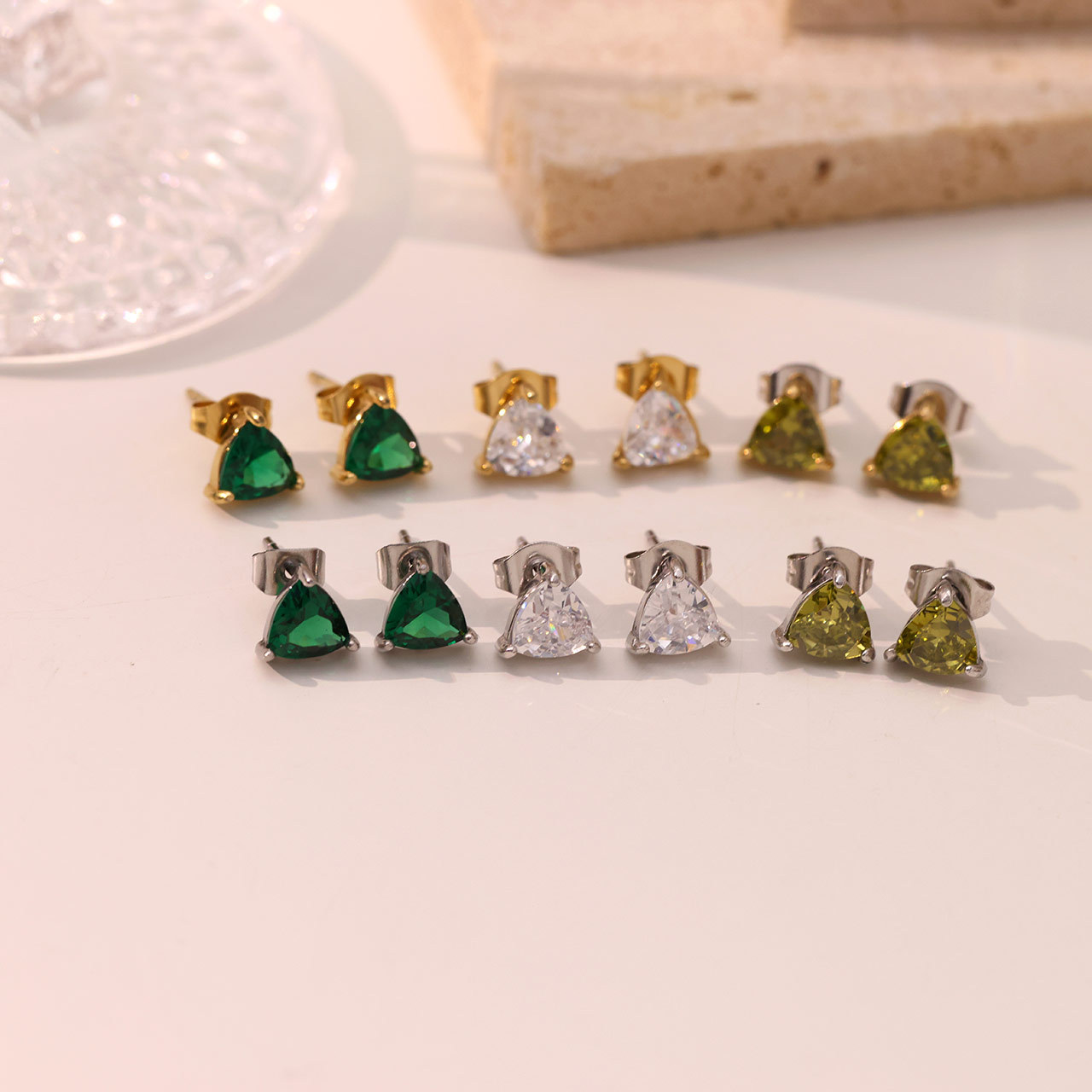 1 Pair Simple Style Triangle Inlay Stainless Steel Zircon White Gold Plated Gold Plated Ear Studs display picture 1