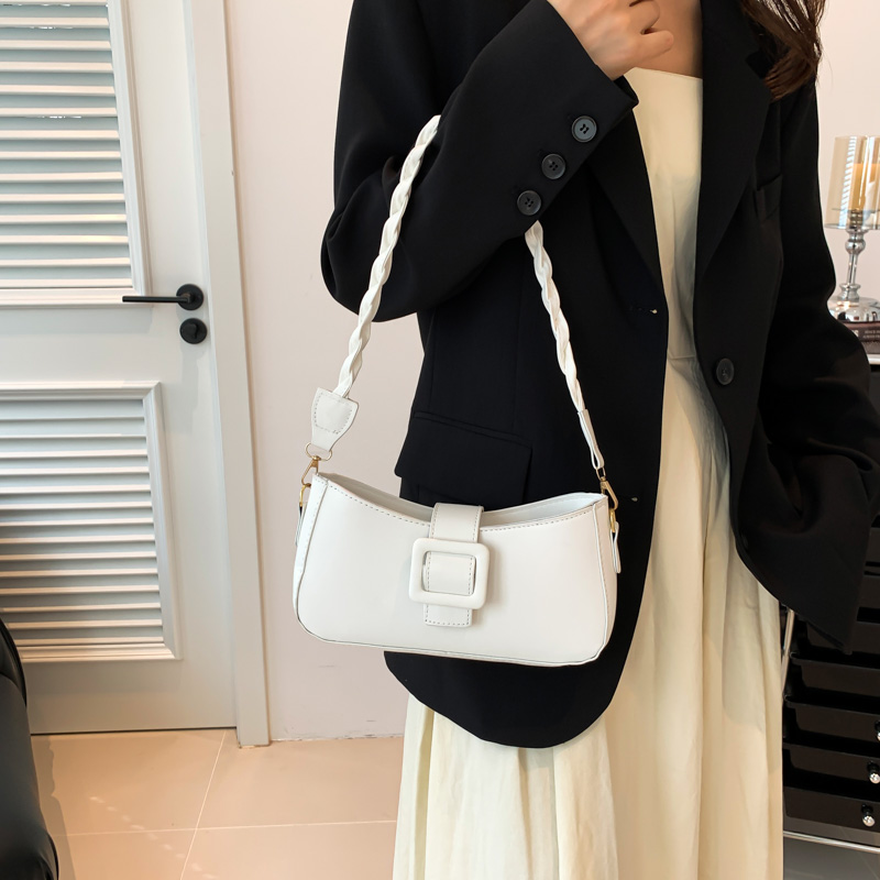 Women's Pu Leather Solid Color Elegant Zipper Shoulder Bag display picture 1