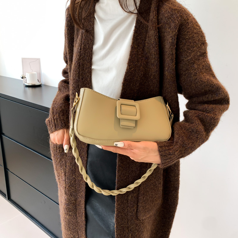 Women's Pu Leather Solid Color Elegant Zipper Shoulder Bag display picture 7