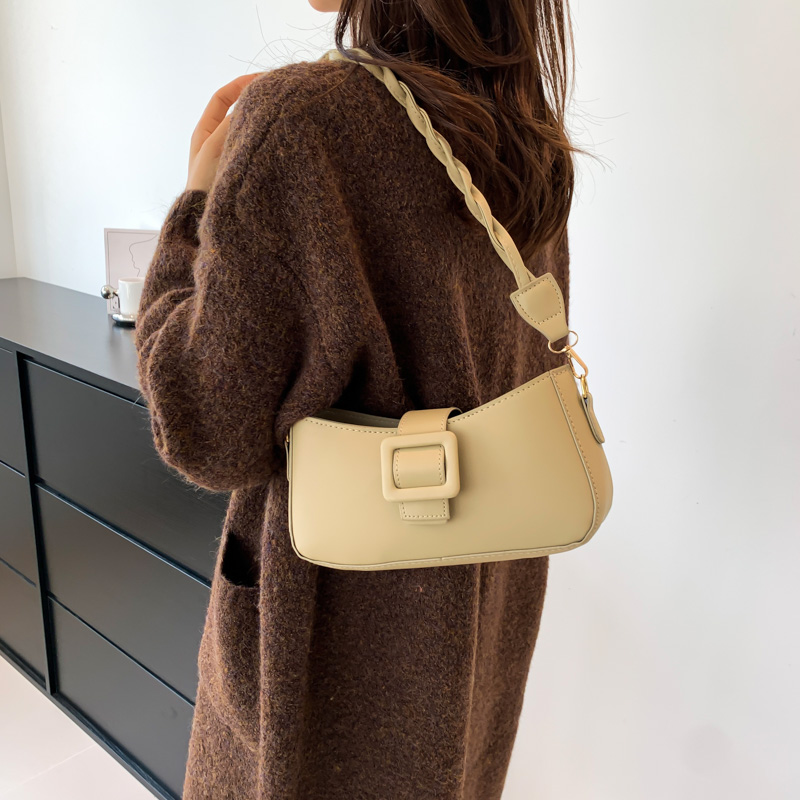 Women's Pu Leather Solid Color Elegant Zipper Shoulder Bag display picture 11