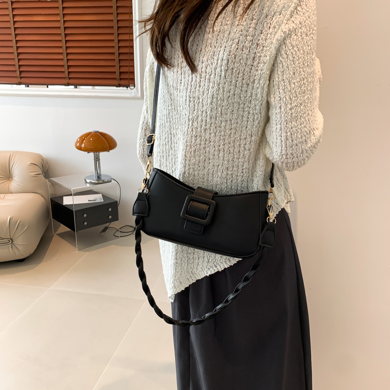 Women's Pu Leather Solid Color Elegant Zipper Shoulder Bag display picture 8