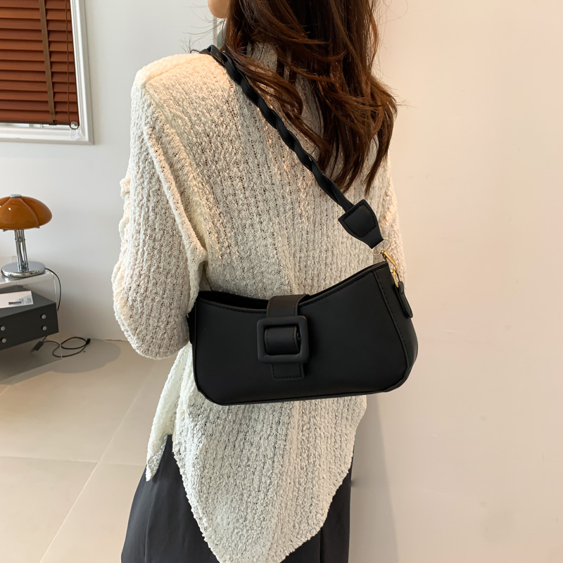 Women's Pu Leather Solid Color Elegant Zipper Shoulder Bag display picture 9