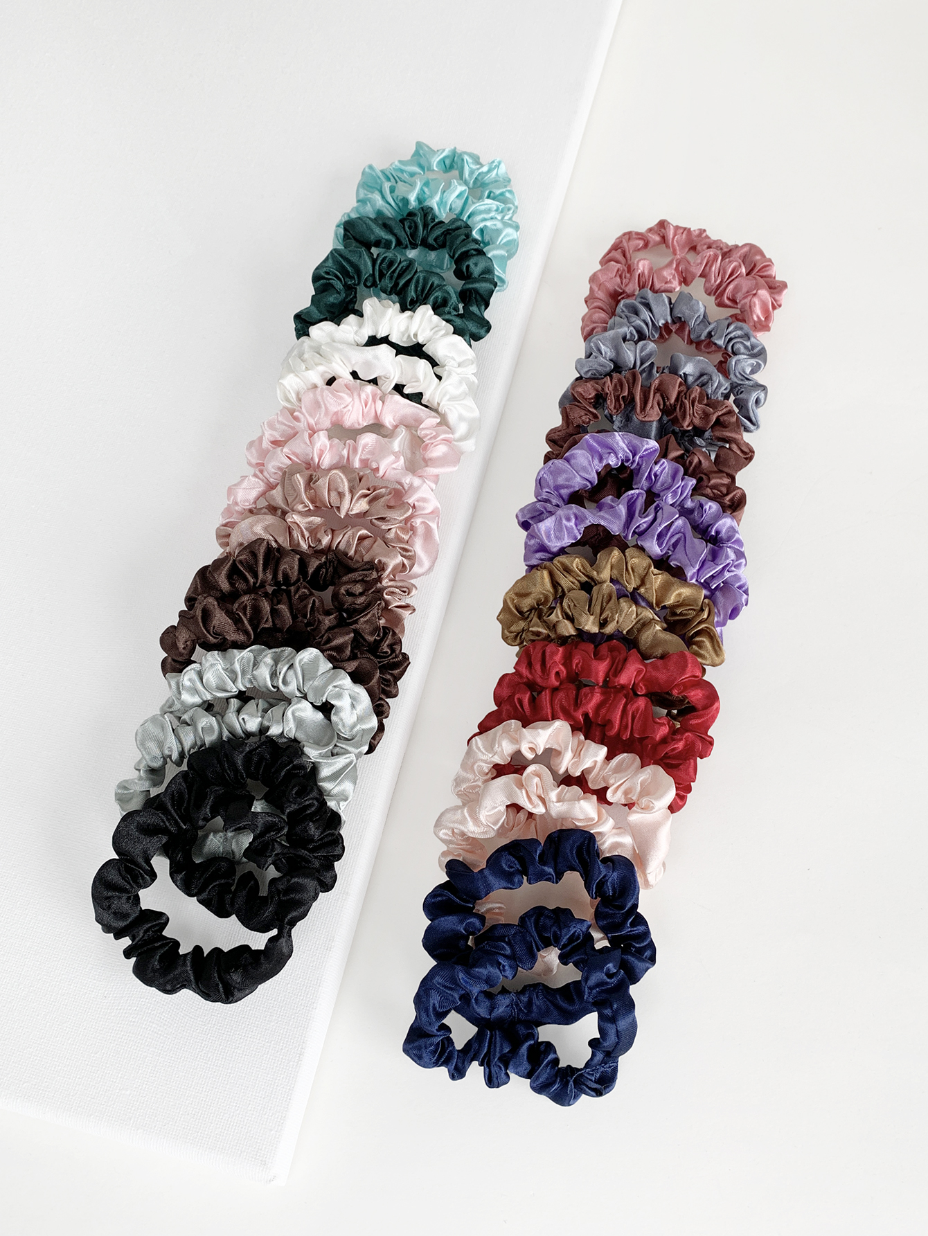Frau Lässig Preppy-Stil Einfacher Stil Einfarbig Tuch Falten Haargummi display picture 3