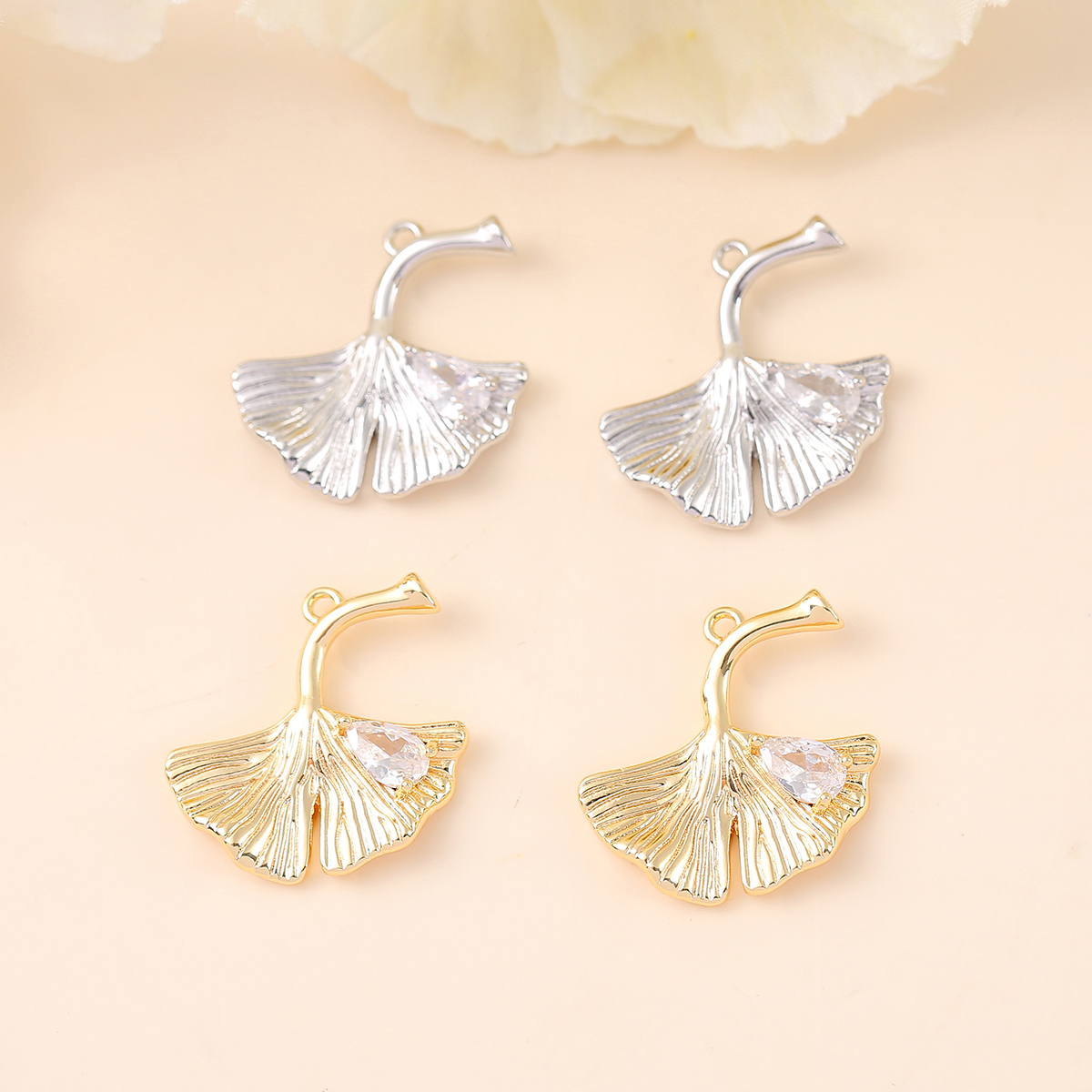 1 Piece 20 * 22mm Copper Zircon 18K Gold Plated White Gold Plated Ginkgo Leaf Polished Pendant display picture 6