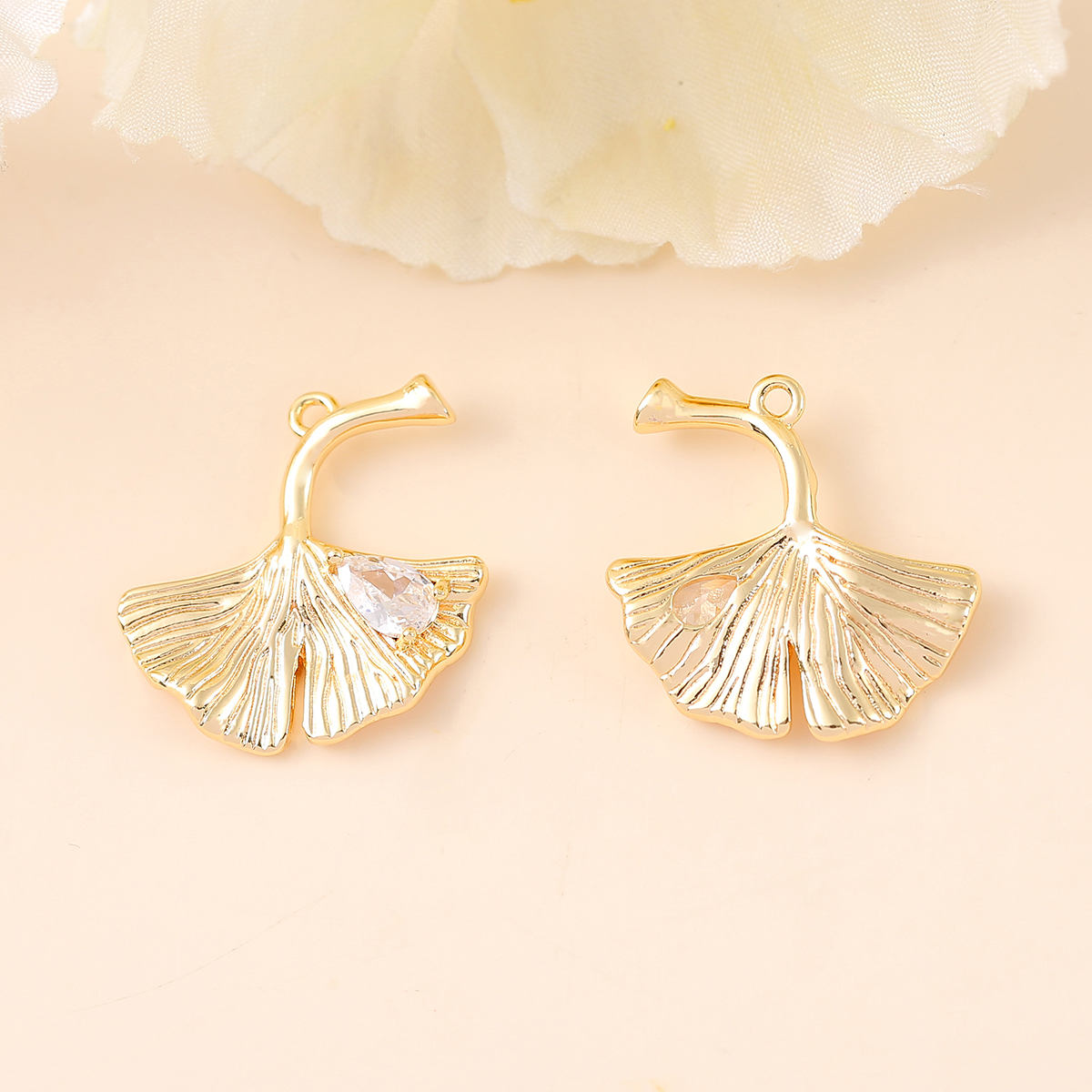 1 Piece 20 * 22mm Copper Zircon 18K Gold Plated White Gold Plated Ginkgo Leaf Polished Pendant display picture 3