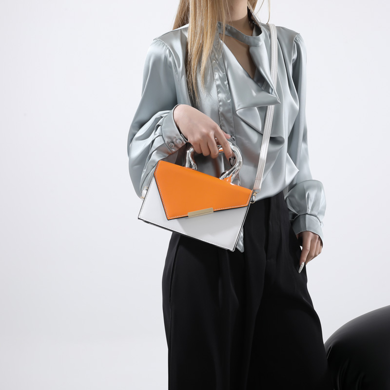 Women's Pu Leather Color Block Elegant Flip Cover Handbag display picture 1