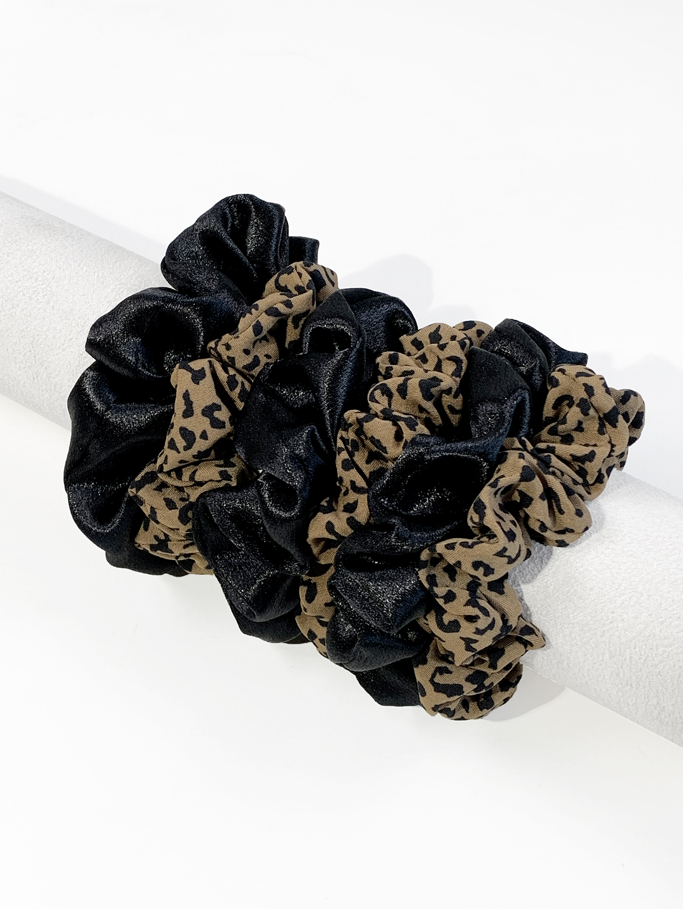 Frau Ferien Einfacher Stil Klassischer Stil Einfarbig Leopard Tuch Falten Haargummi display picture 4