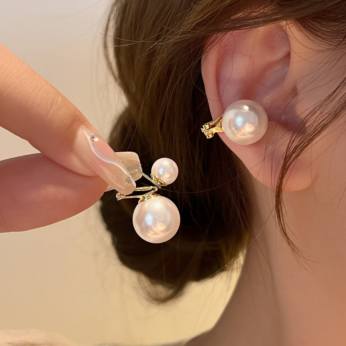 1 Pair Elegant Glam Luxurious Round Inlay Copper Pearl 18K Gold Plated Ear Cuffs display picture 2