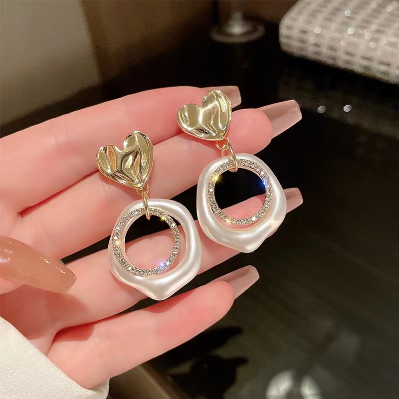 1 Paire Hawaïen Romantique Style Moderne Irrégulier Forme De Cœur Incruster Alliage Strass Artificiels Plaqué Or Boucles D'oreilles display picture 4