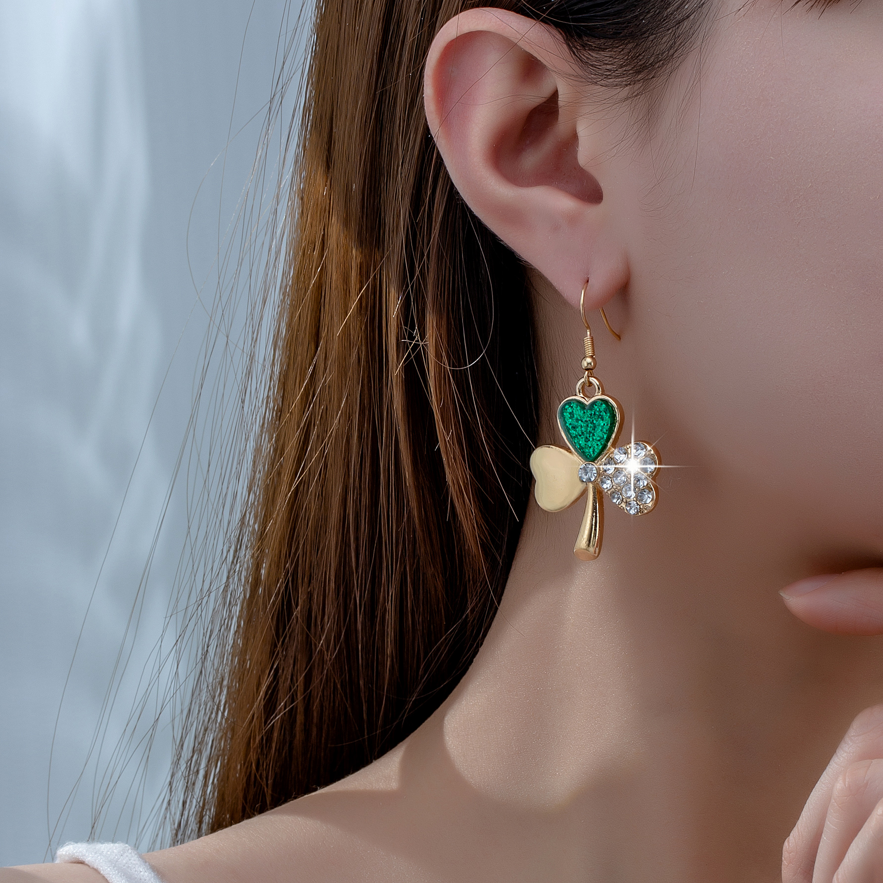 1 Pair Elegant Simple Style Shamrock Enamel Inlay Alloy Glass 14K Gold Plated Drop Earrings display picture 1