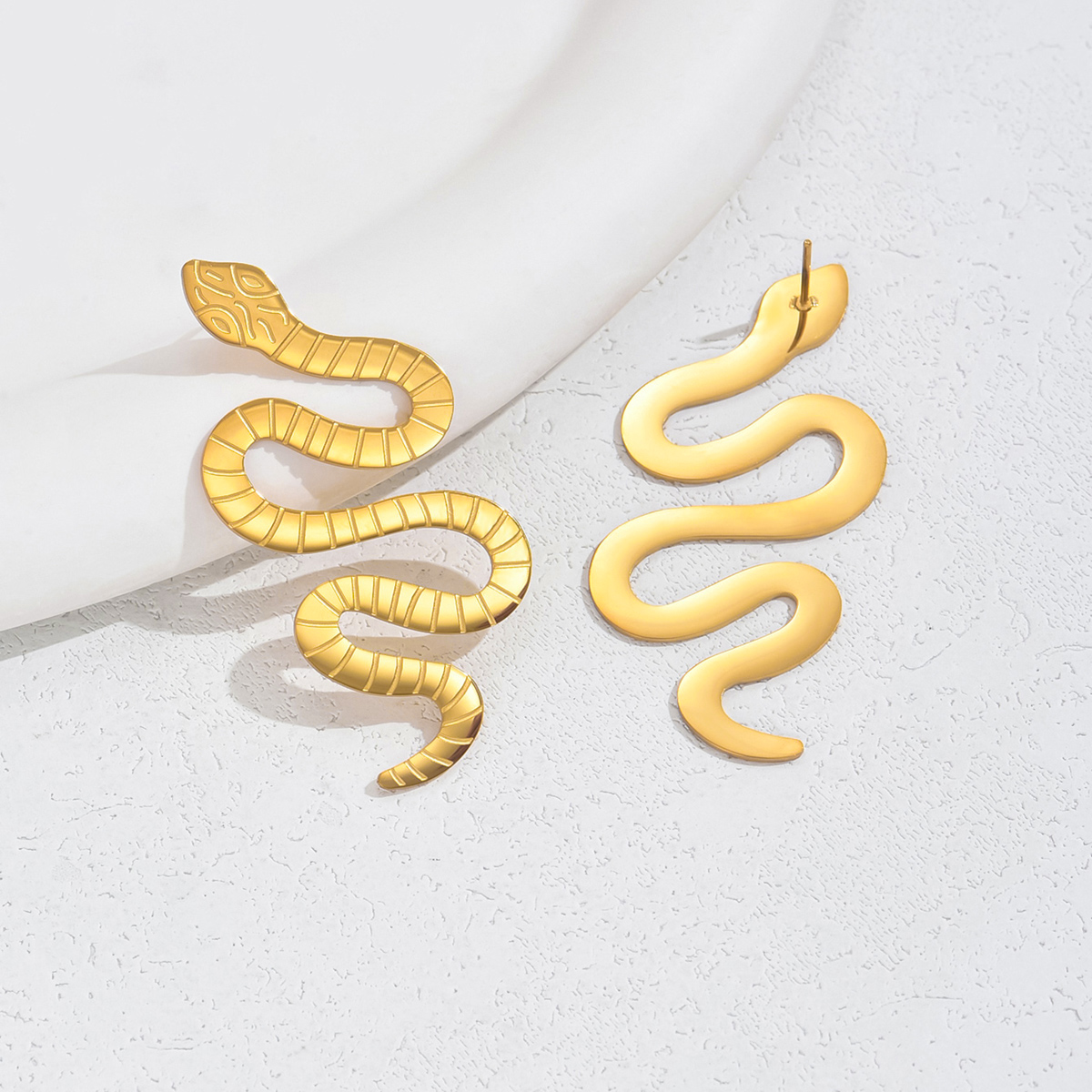 1 Pair Exaggerated Artistic Cool Style Snake 201 Stainless Steel 18K Gold Plated Ear Studs display picture 9