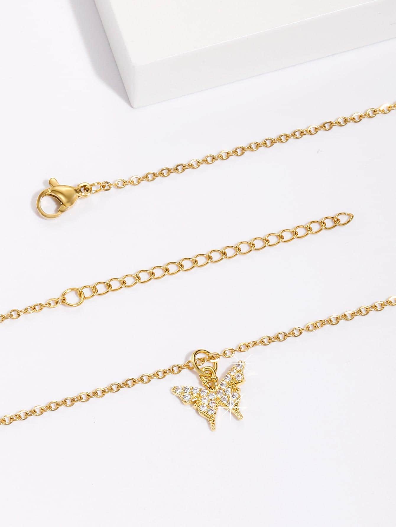 Cobre Chapados en oro de 18k Elegante Brillante Guirnalda Mariposa Embutido Circón Collar Colgante display picture 2