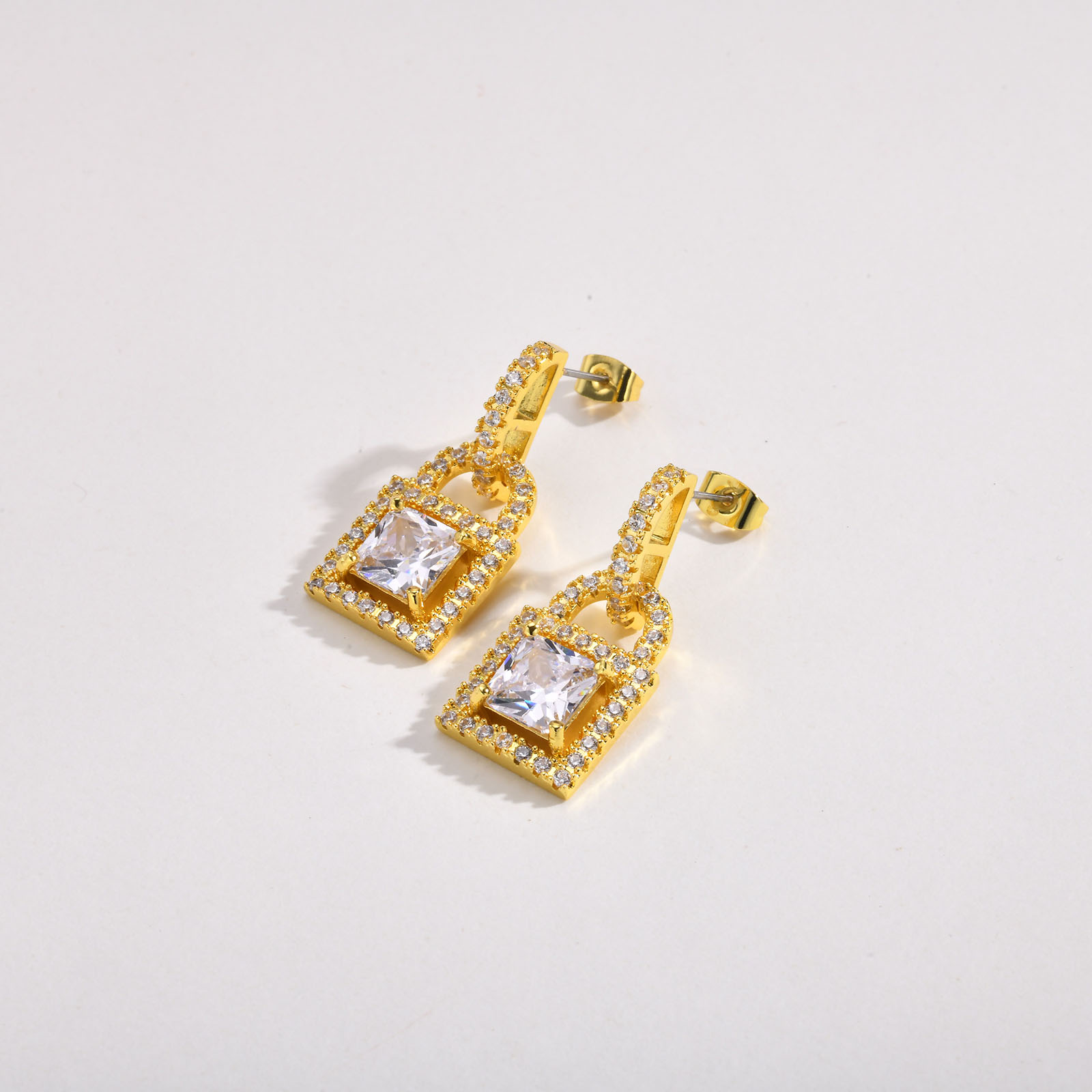 1 Pair Simple Style Shiny Lock Inlay Brass Diamond Drop Earrings display picture 3